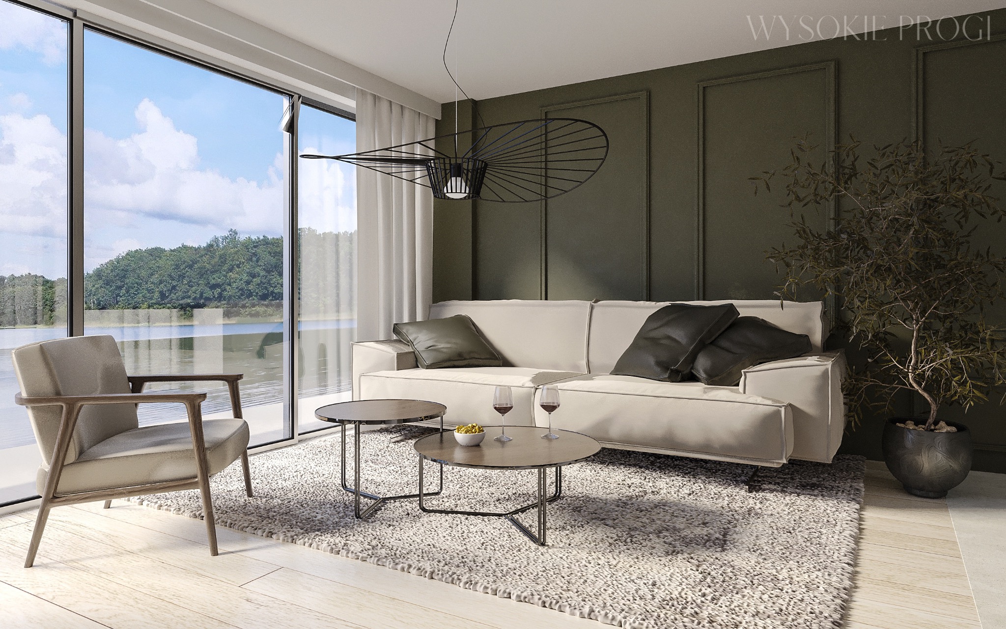 Jasny salon z widokiem na jezioro, kremowa sofa z ciemnymi poduszkami, dwa stoliki kawowe z przekąskami i winem, modernistyczna lampa wisząca, ciemnozielona ściana z dekoracyjnymi listwami, fotel...