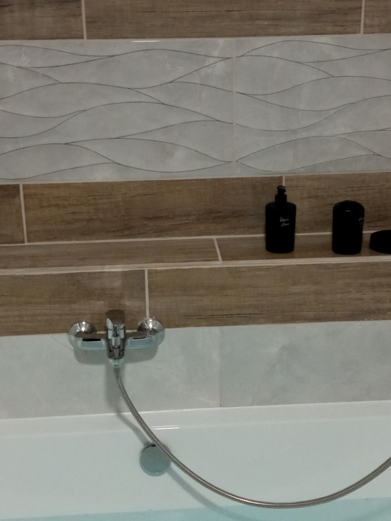 Nawet w suterynie pod schodami można mieć łazienek