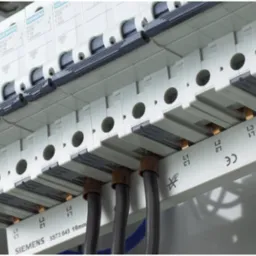 Montaż rozdzielnic z aparaturą Siemens