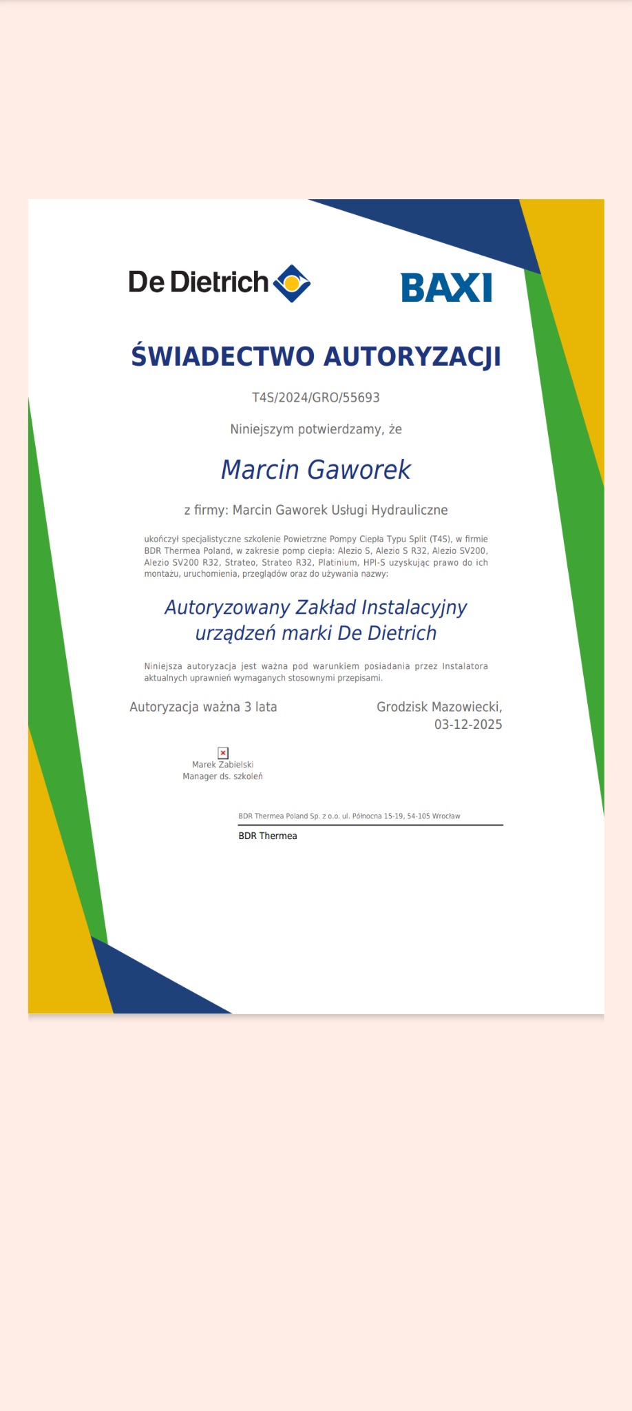 Świadectwo autoryzacji dla firmy Marcin Gaworek Usługi Hydrauliczne, potwierdzające ukończenie szkolenia z pomp ciepła marek De Dietrich i Baxi. Dokument ważny do 03-12-2025.