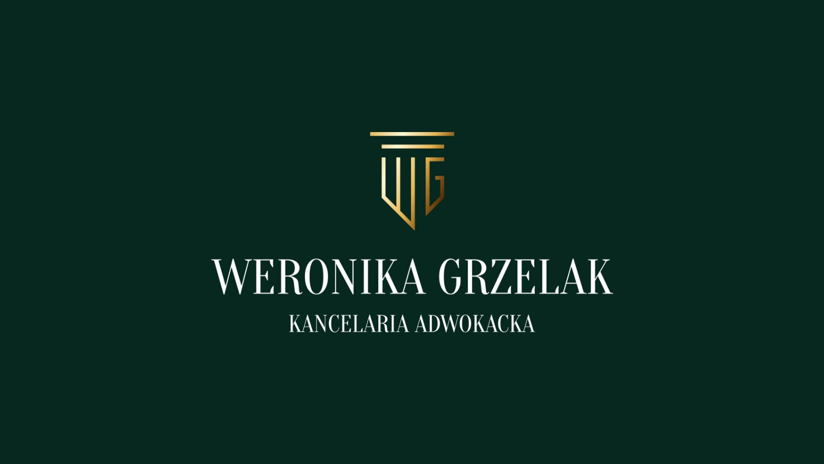 Eleganckie logo kancelarii adwokackiej w kolorze złotym na ciemnozielonym tle, przedstawiające kolumnę z inicjałami WG oraz nazwę 'WERONIKA GRZELAK KANCELARIA ADWOKACKA'.