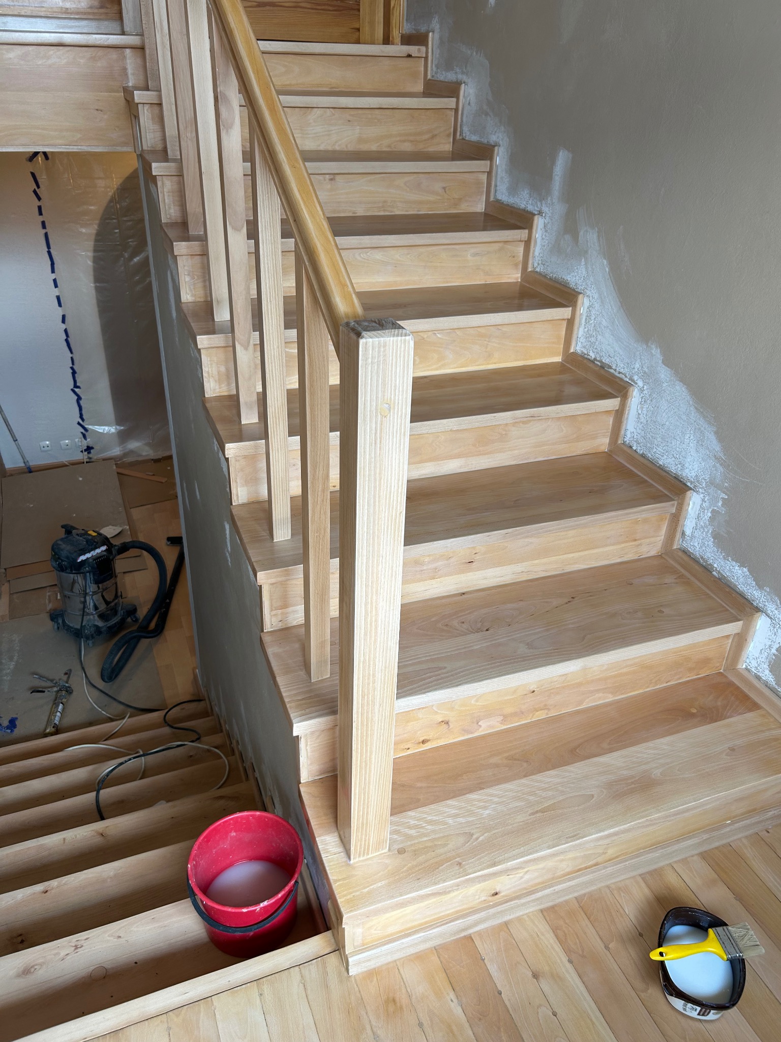 Schody buk renowacja przeróbki barierki dołożenie cokołów.