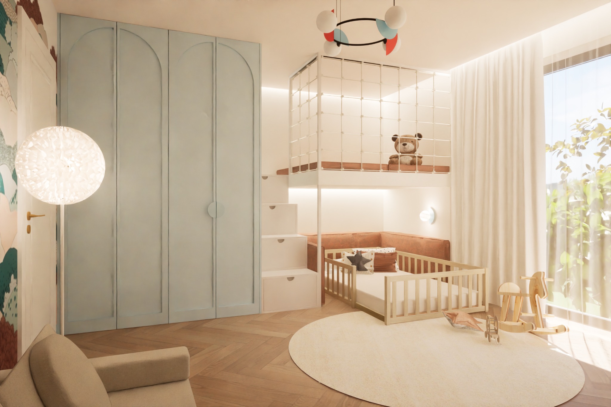Pokój dziecięcy z łóżkiem na antresoli, drewnianym łóżeczkiem, zabawkami i szafą w pastelowych kolorach, oświetlony naturalnym światłem.