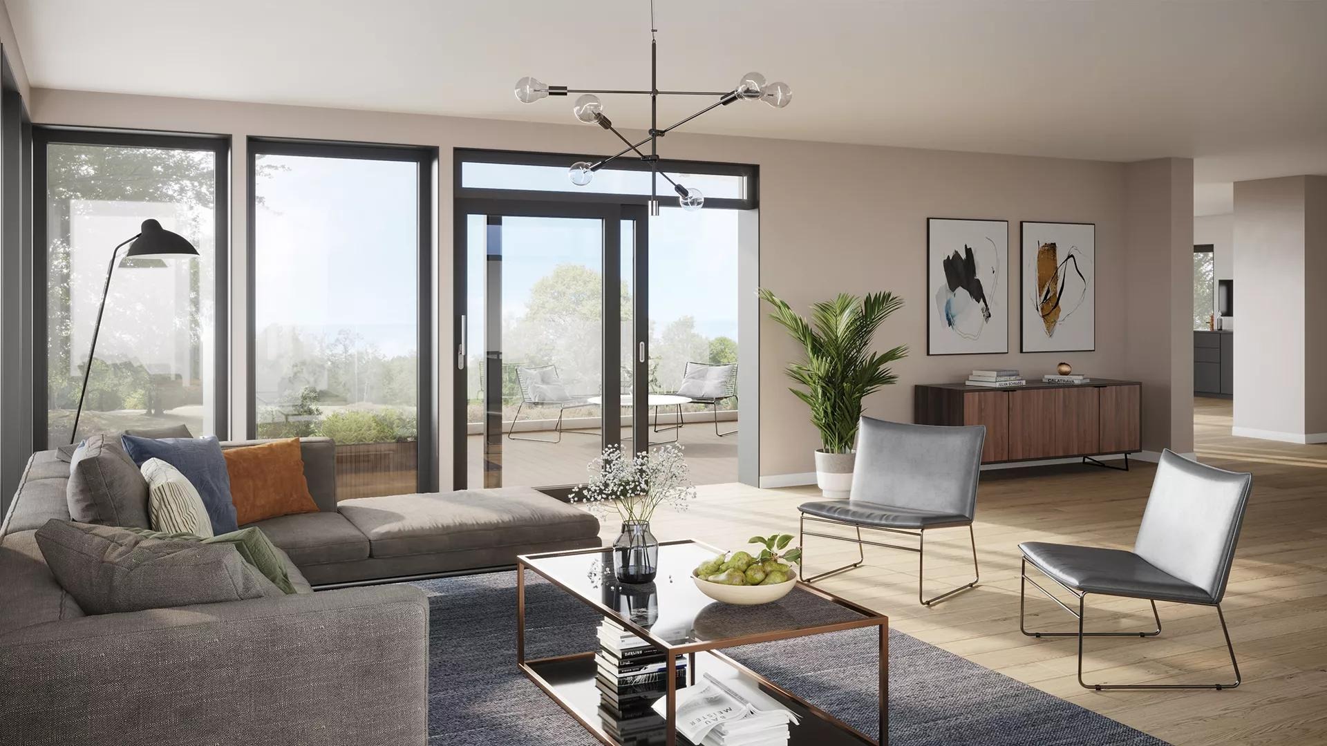 Jasny salon z dużymi oknami balkonowymi, szarą sofą i parkietem. Minimalistyczny design, nowoczesne oświetlenie i widok na zieleń za oknem.