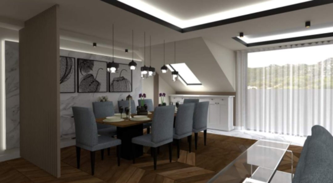 Wizualizacja jadalni w mieszkaniu na poddaszu: drewniana podłoga w jodełkę, stół z szarymi krzesłami, oświetlenie punktowe, marmurowa ściana z czarnymi obrazami i biała komoda pod oknem dachowym.