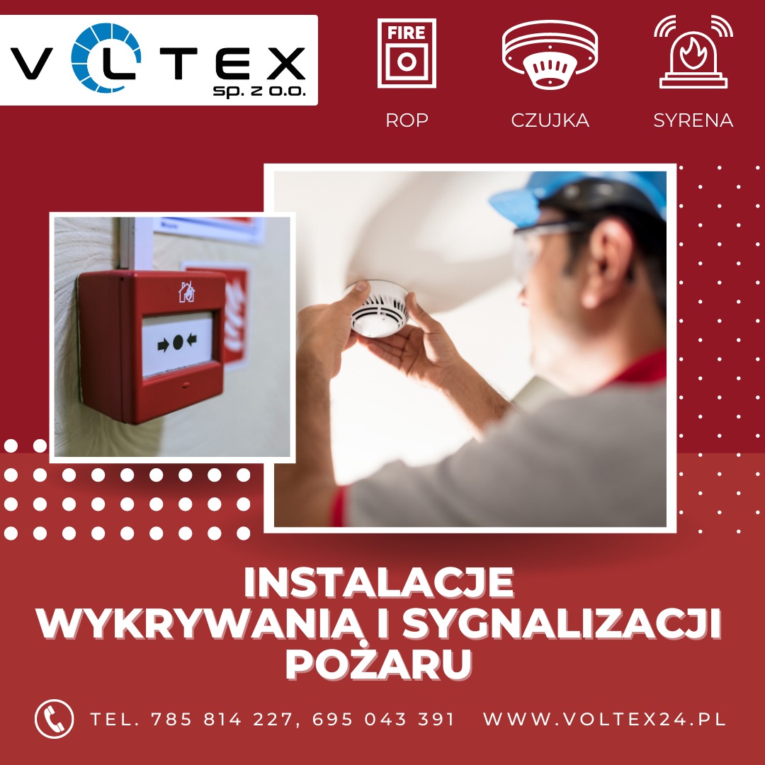 Instalacja czujnika dymu na suficie przez montera w niebieskim kasku, obok czerwona skrzynka ROP i logo firmy Voltex sp. z o.o., z informacją o instalacjach wykrywania i sygnalizacji pożaru.