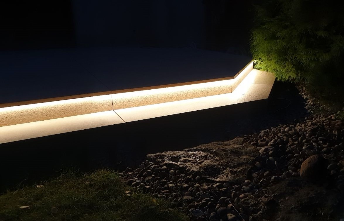 Podświetlenie schodów taśmą LED