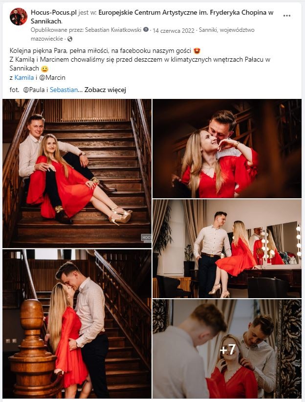 Para młoda w eleganckich wnętrzach pałacu, kobieta w czerwonej sukience siedzi na drewnianych schodach, mężczyzna stoi obok, ujęcie z różnych perspektyw.