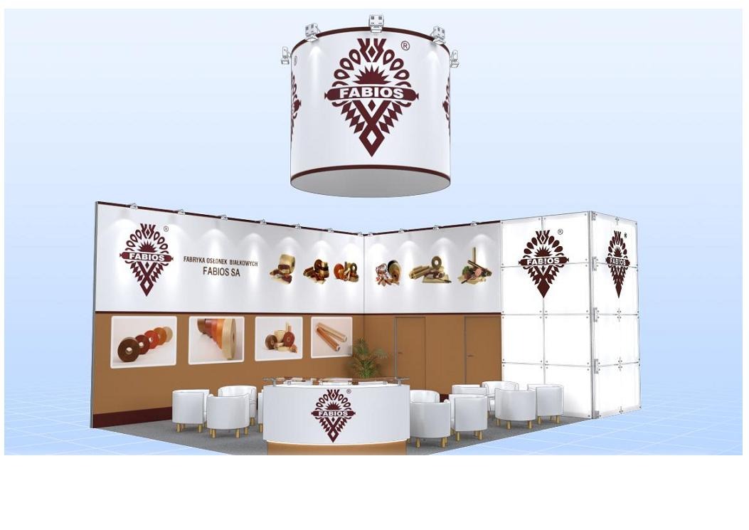 Wizualizacja stoiska targowego firmy Fabios z Stanisławowa, prezentująca logo i produkty firmy na ścianach i ladzie recepcyjnej, otoczone białymi krzesłami.