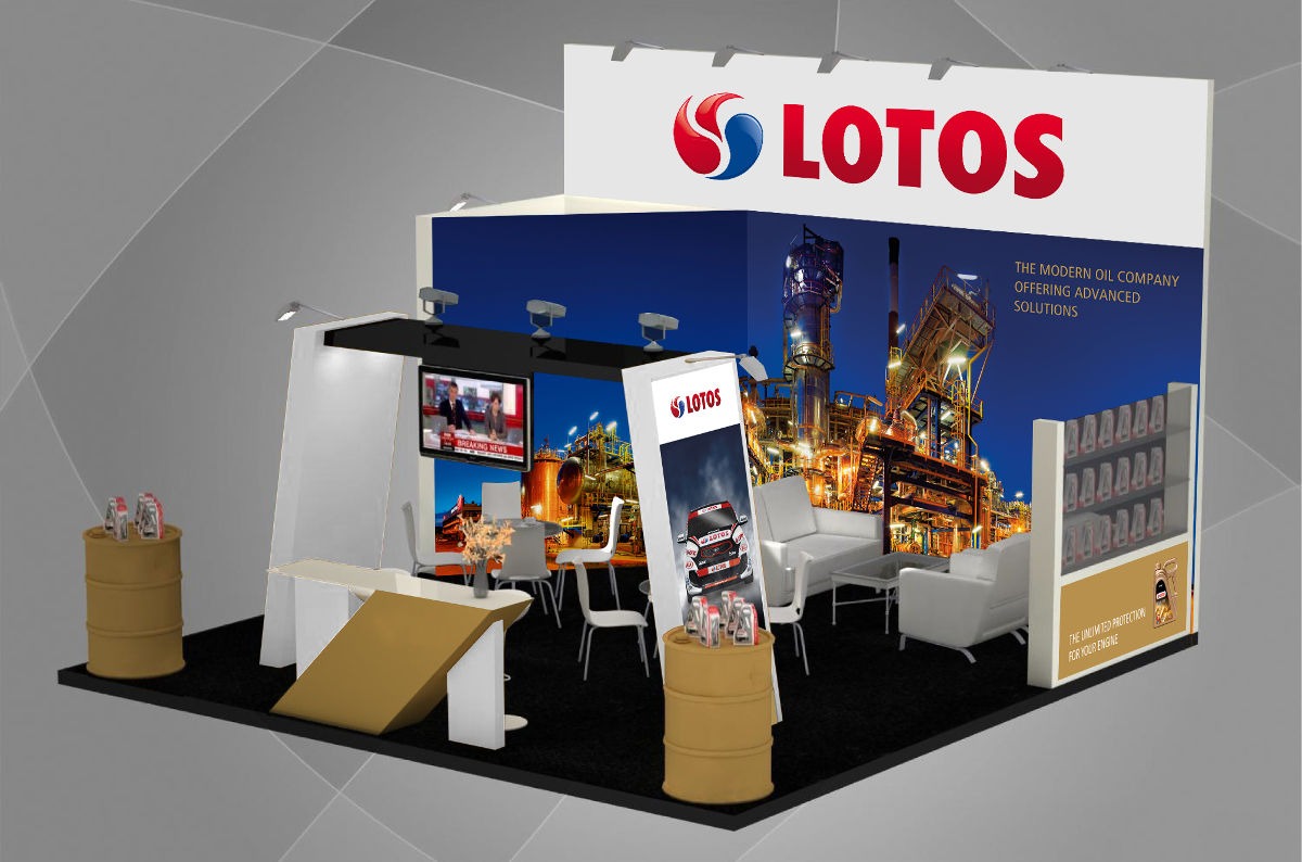 Wizualizacja stoiska targowego z logo Lotos, przedstawiająca rafinerię w tle, ekspozycję produktów i przestrzeń do rozmów.