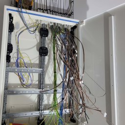PROPERUN Instalacje elektryczne - obszywanie rozdzielnicy