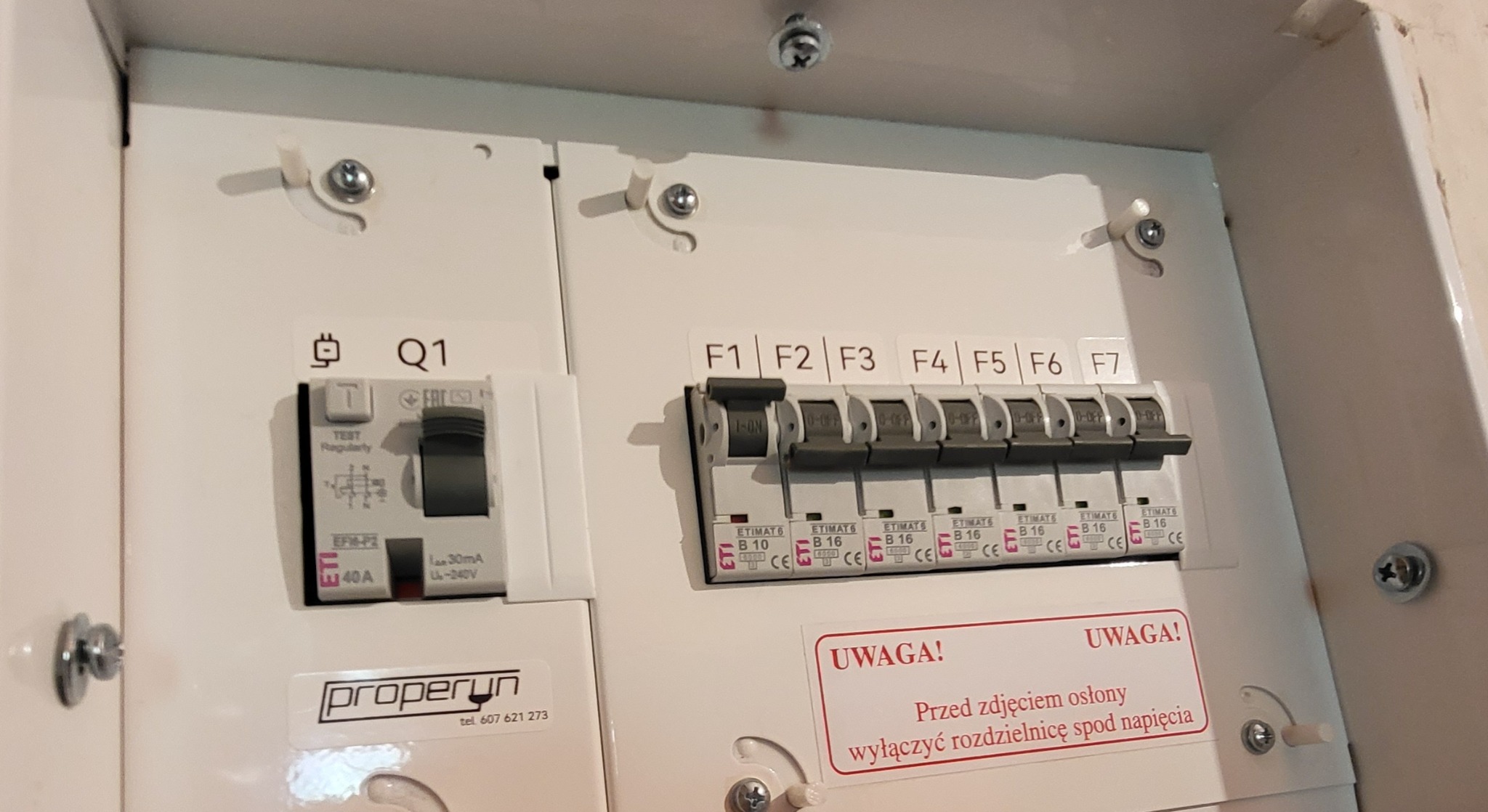 Realizacja rozdzielnicy w kamienicy pod mieszkanie.