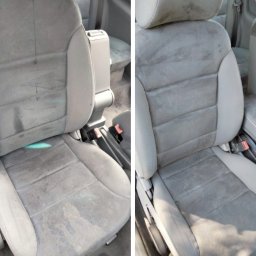 Auto Cleaner Ostrołęka - Dwa ujęcia szarego, materiałowego fotela samochodowego: po lewej stronie widoczne plamy i zabrudzenia, po prawej fotel po czyszczeniu, z wyraźnie odświeżonym kolorem i brakiem plam.