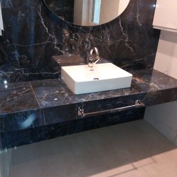 Półka na umywalkę zrobiona według projektu właściciela...