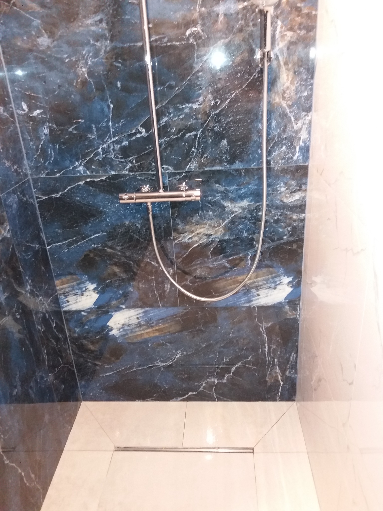 Cieniutki odpływ liniowy - 3 cm.