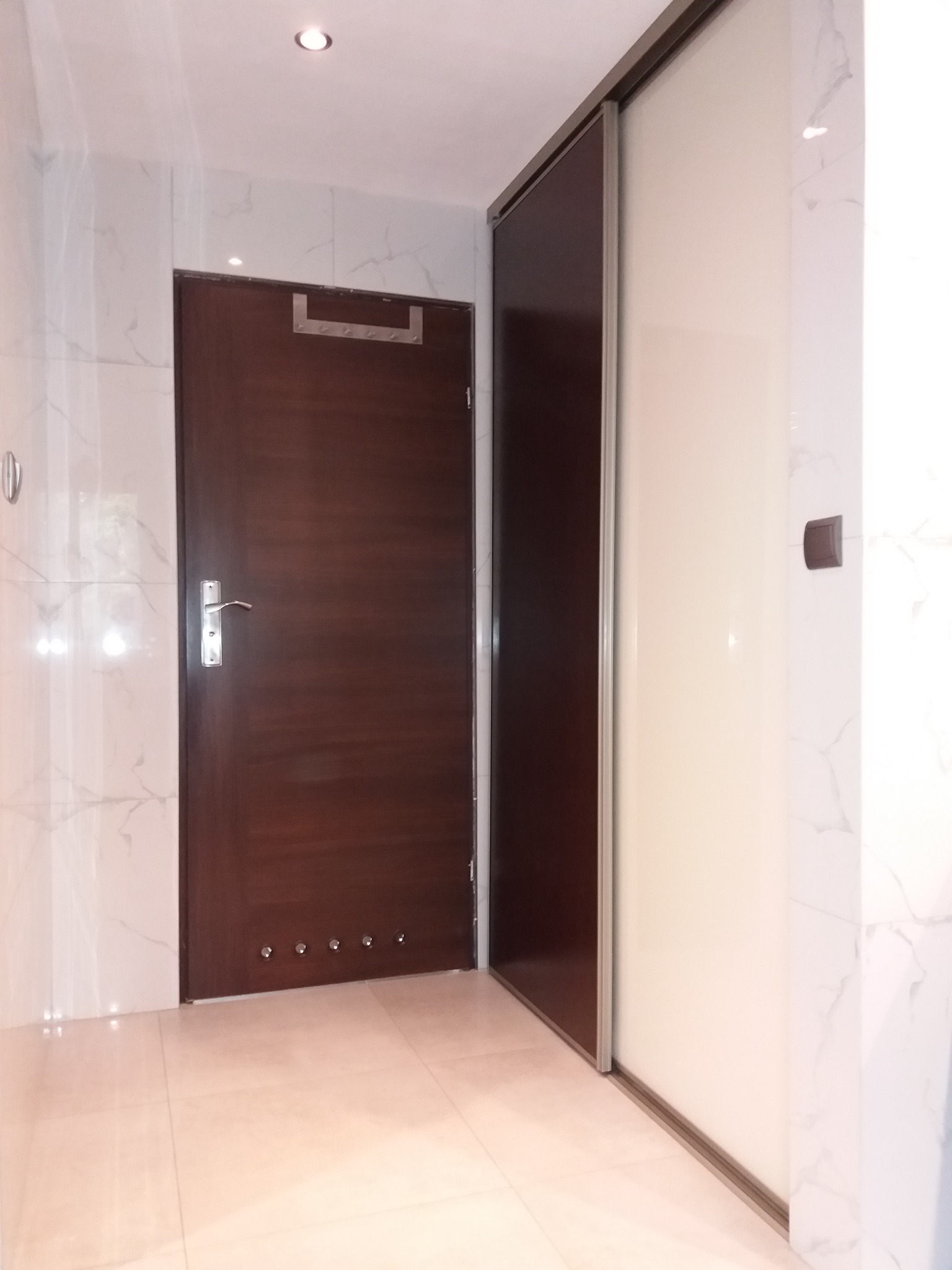 Nowa szafa na pralki i całą resztę.