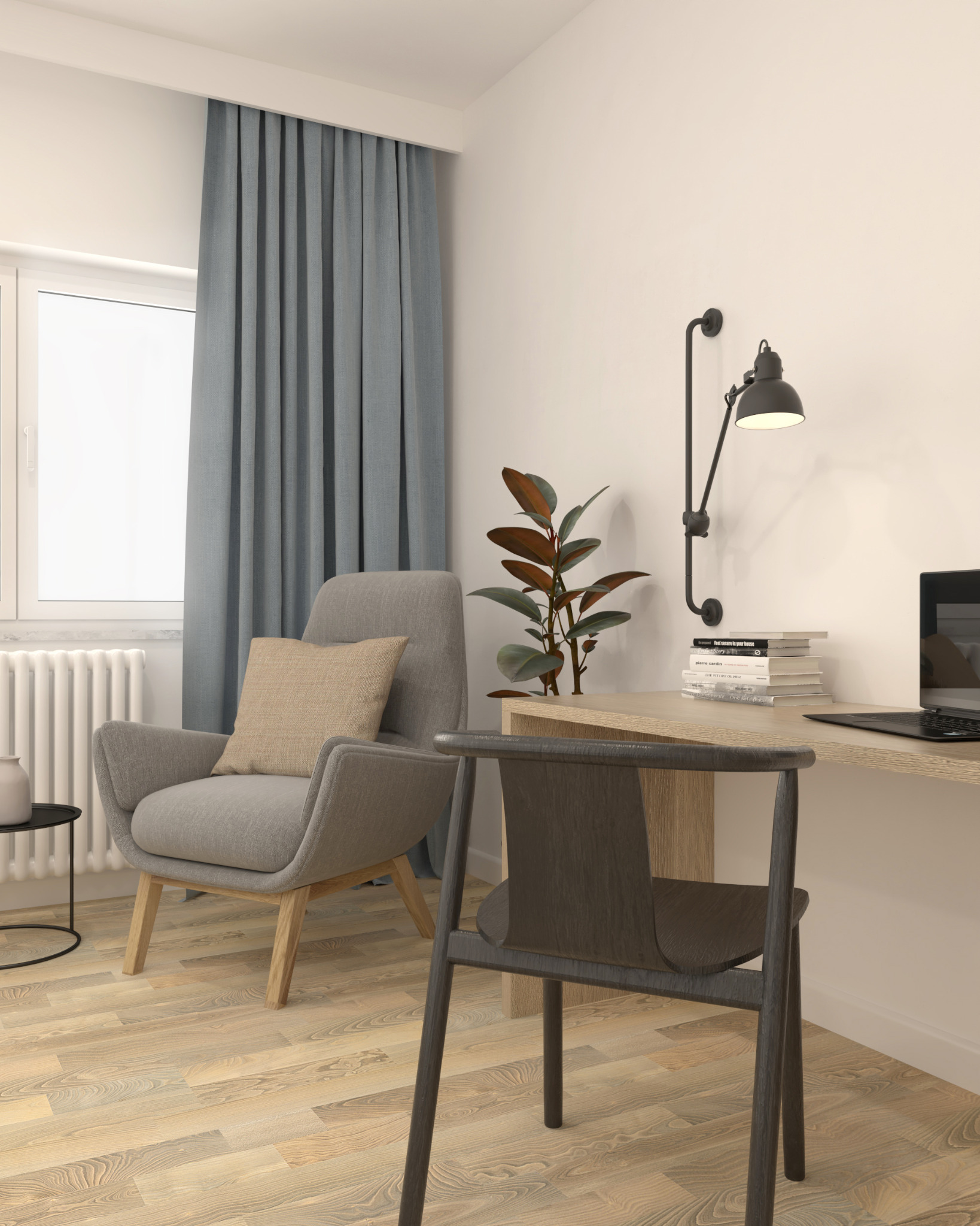 Neutralna aranżacja wnętrza z szarym fotelem, drewnianym biurkiem i czarną lampą ścienną, uzupełniona rośliną doniczkową i jasnymi zasłonami.