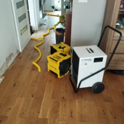 Instalacja sprzętu w domu klienta.