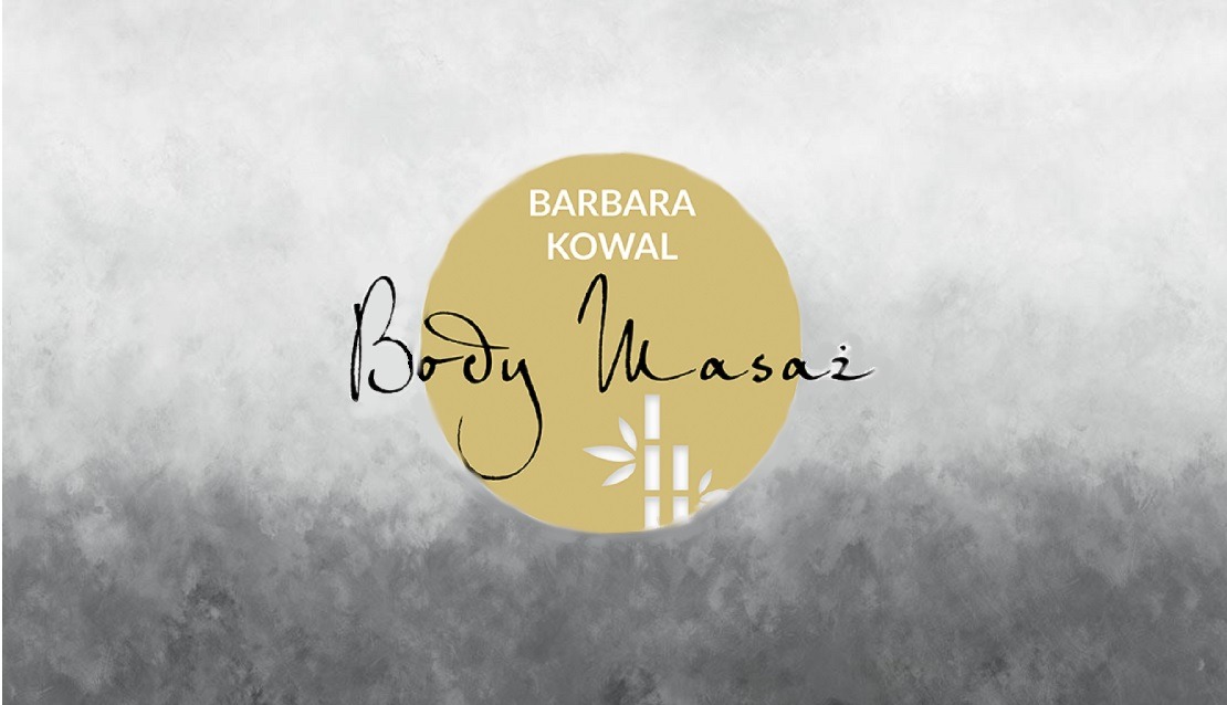 Graficzne logo firmy Barbara Kowal Body Masaz z motywem bambusa na rozmytym tle w odcieniach szarości i bieli.