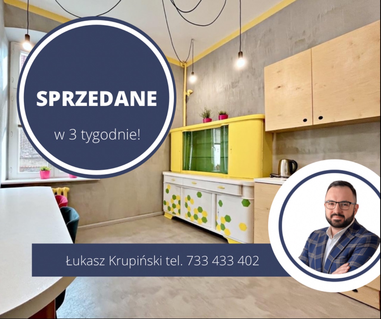 Wnętrze mieszkania z żółtymi akcentami i napisem SPRZEDANE w 3 tygodnie, z profilem agenta nieruchomości w prawym dolnym rogu.