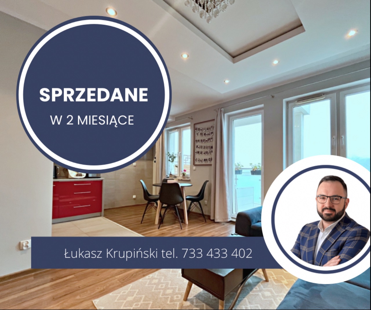 Wnętrze sprzedanego mieszkania z czerwonymi szafkami, okrągłym stołem i widokiem z okna, z informacją 'Sprzedane w 2 miesiące' i danymi kontaktowymi agenta nieruchomości.
