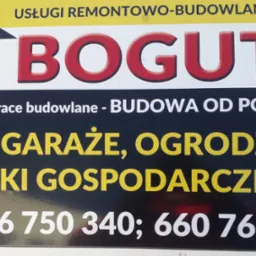 Tablica reklamowa firmy 'BOGUT' oferującej usługi remontowo-budowlane, budowę domów, garaży, ogrodzeń i budynków gospodarczych, z podanymi numerami telefonów.