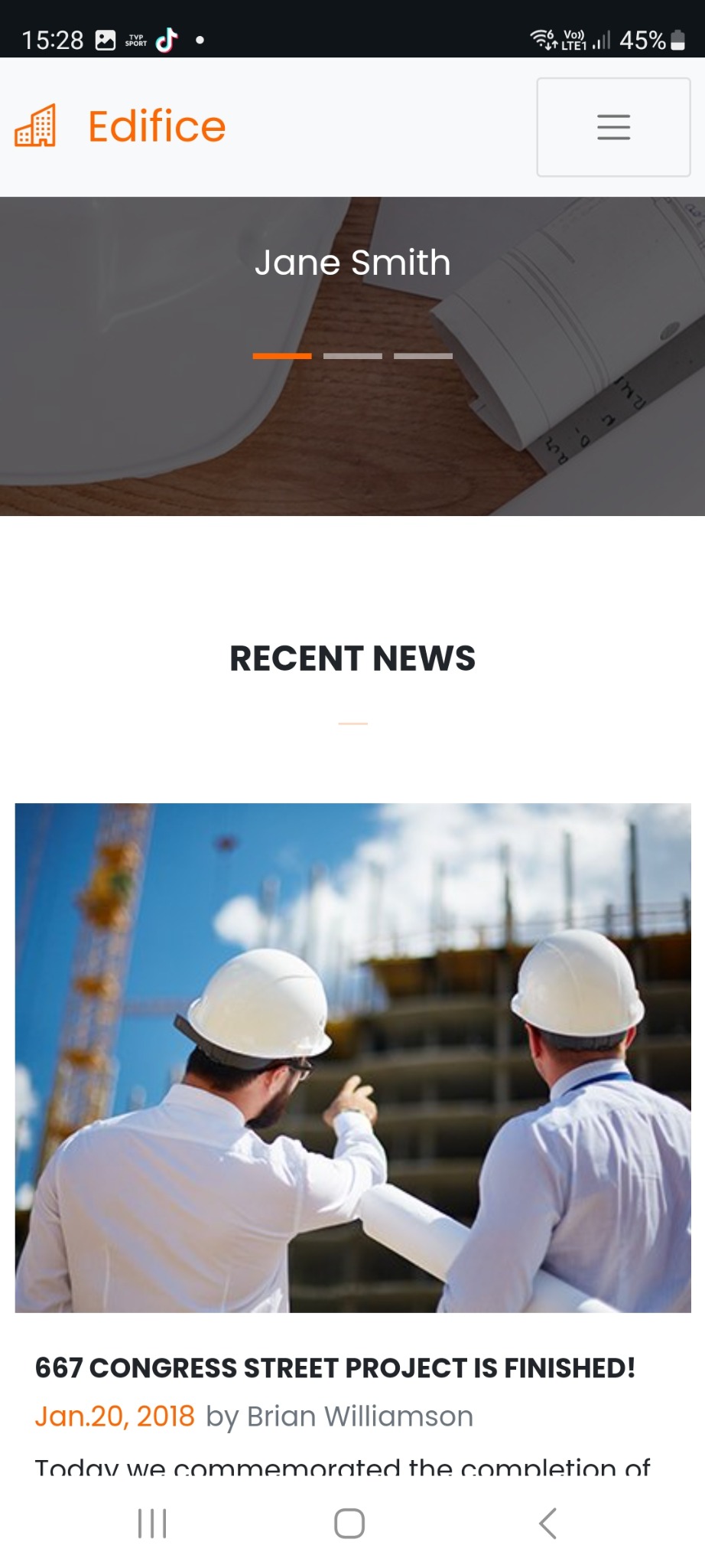 Fragment strony internetowej firmy budowlanej Edifice, prezentujący artykuł o zakończonym projekcie 667 Congress Street, z dwoma inżynierami w kaskach, oglądającymi budynek w trakcie budowy...