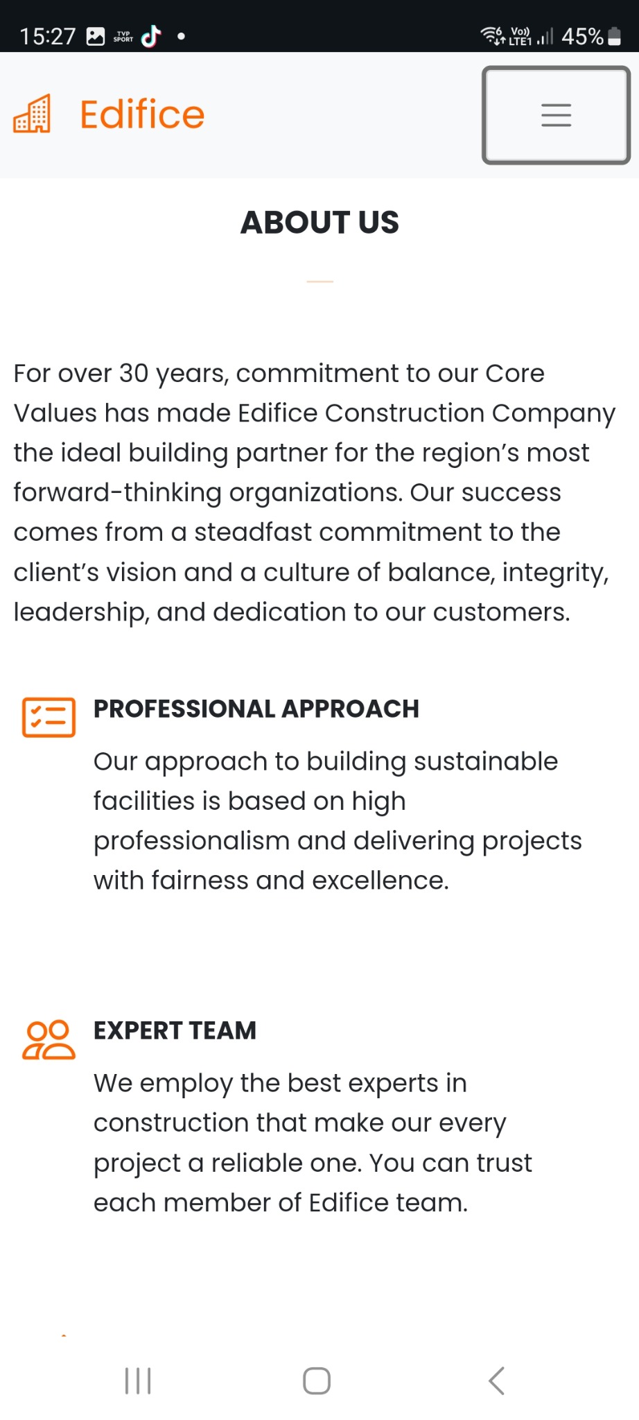 Zrzut ekranu strony internetowej firmy budowlanej Edifice z sekcją 'O nas' zawierającą misję firmy, wartości i informacje o zespole ekspertów.