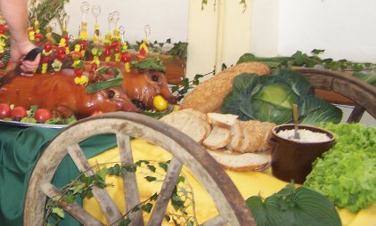 Pieczone prosię, dzik, baran