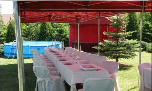 Obrusy oraz pokrowce na krzesła i ławy