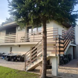 Balustrady zewnętrzne aluminiowe lakierowane proszkowo na kolor brązowy 8017 RAL.