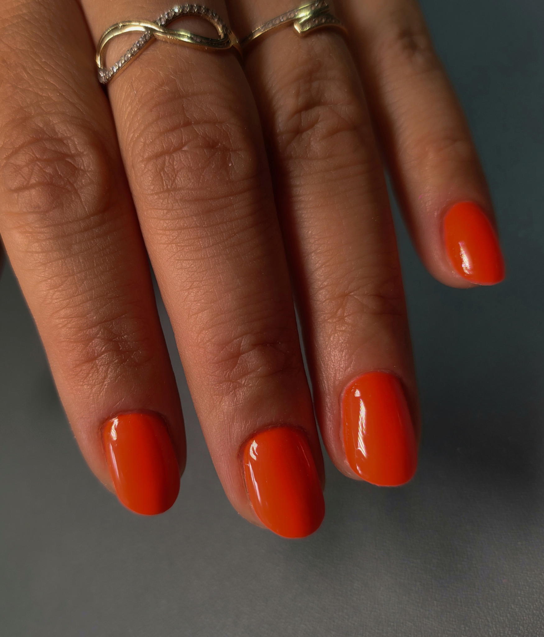 Wakacyjne, neonowe paznokcie