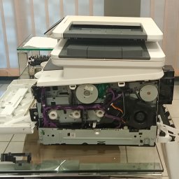 Wymiana pasa transferowego w urządzeniu HP Color LaserJet Pro M277dw