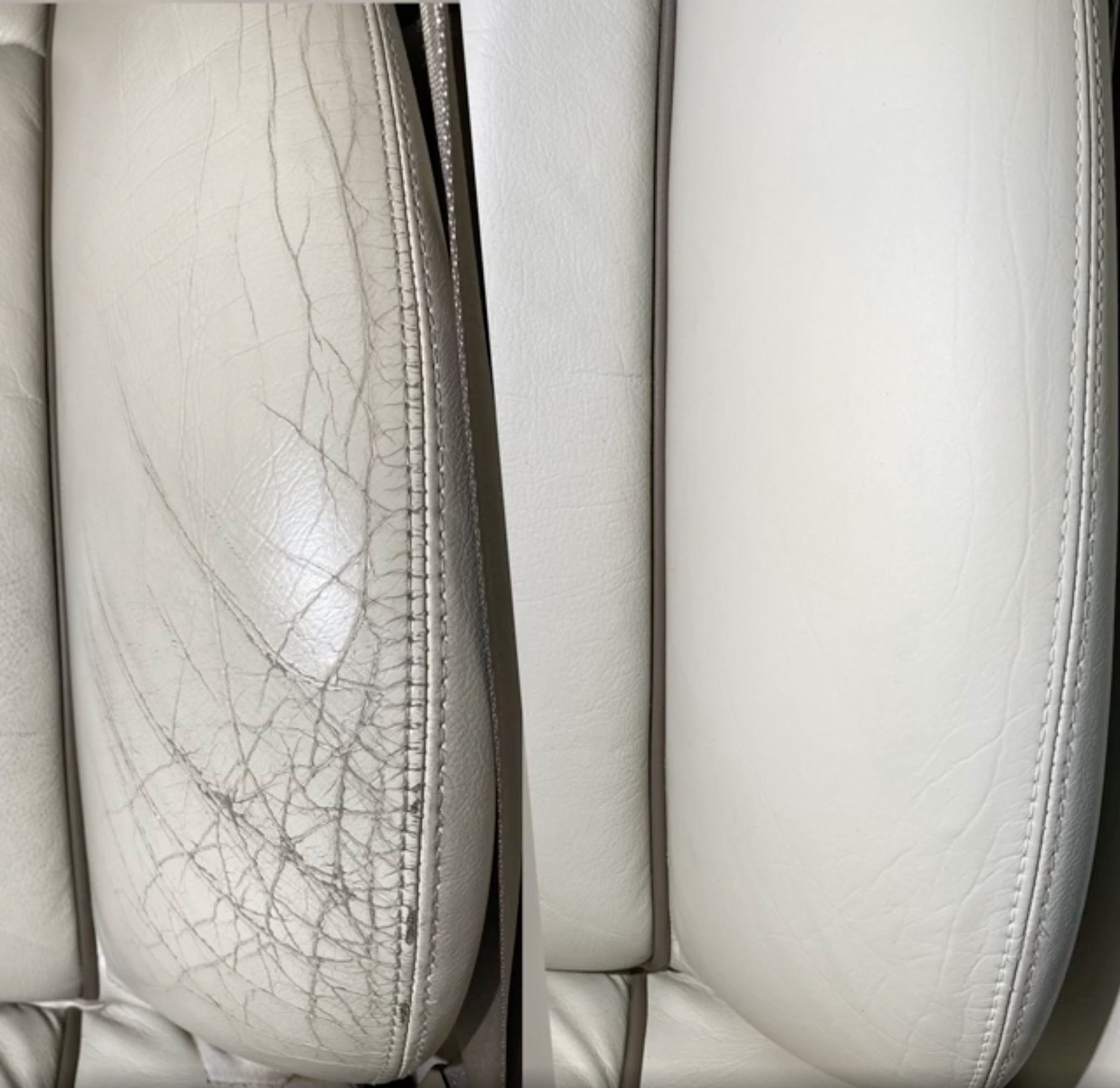 Porównanie stanu fotela samochodowego przed i po renowacji skórzanej tapicerki. Po lewej stronie widoczne liczne pęknięcia i zarysowania na białej skórze, po prawej odnowiona, gładka powierzchnia.