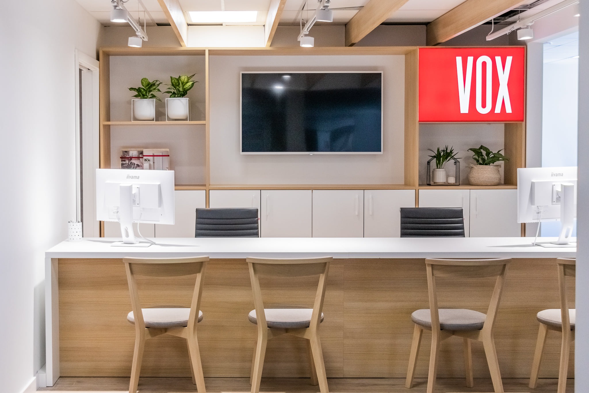 Nasi sprzedawcy zawsze służą pomocą, chętnie pomogą wam w wyborze.