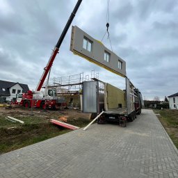 Transport i montaż domów modułowych 