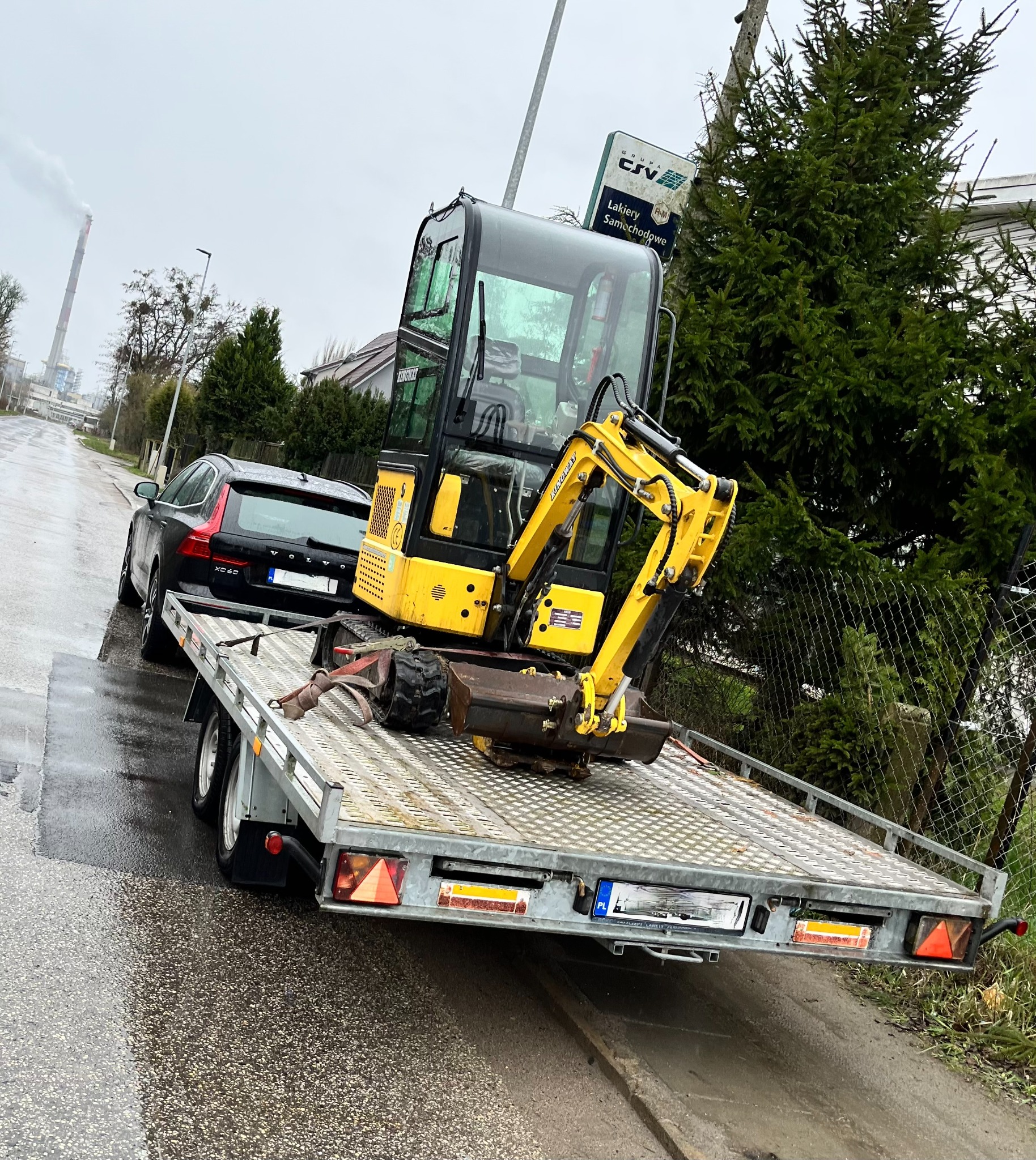 Prace ziemne, minikoparką, wykopy pod stawy, kable, rury, i wiele innych prac.