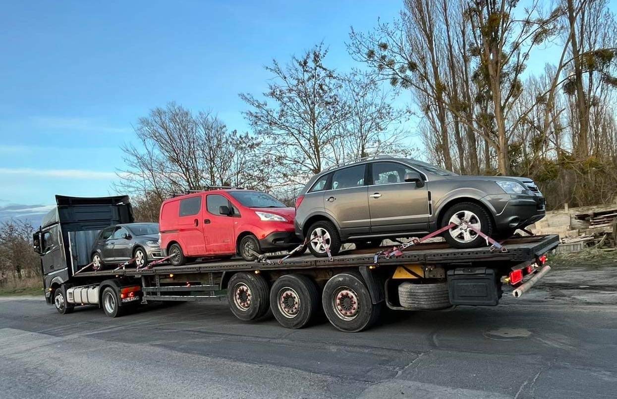 Transport aut, kontenetrów, stali, materiałów budowlanych itd.