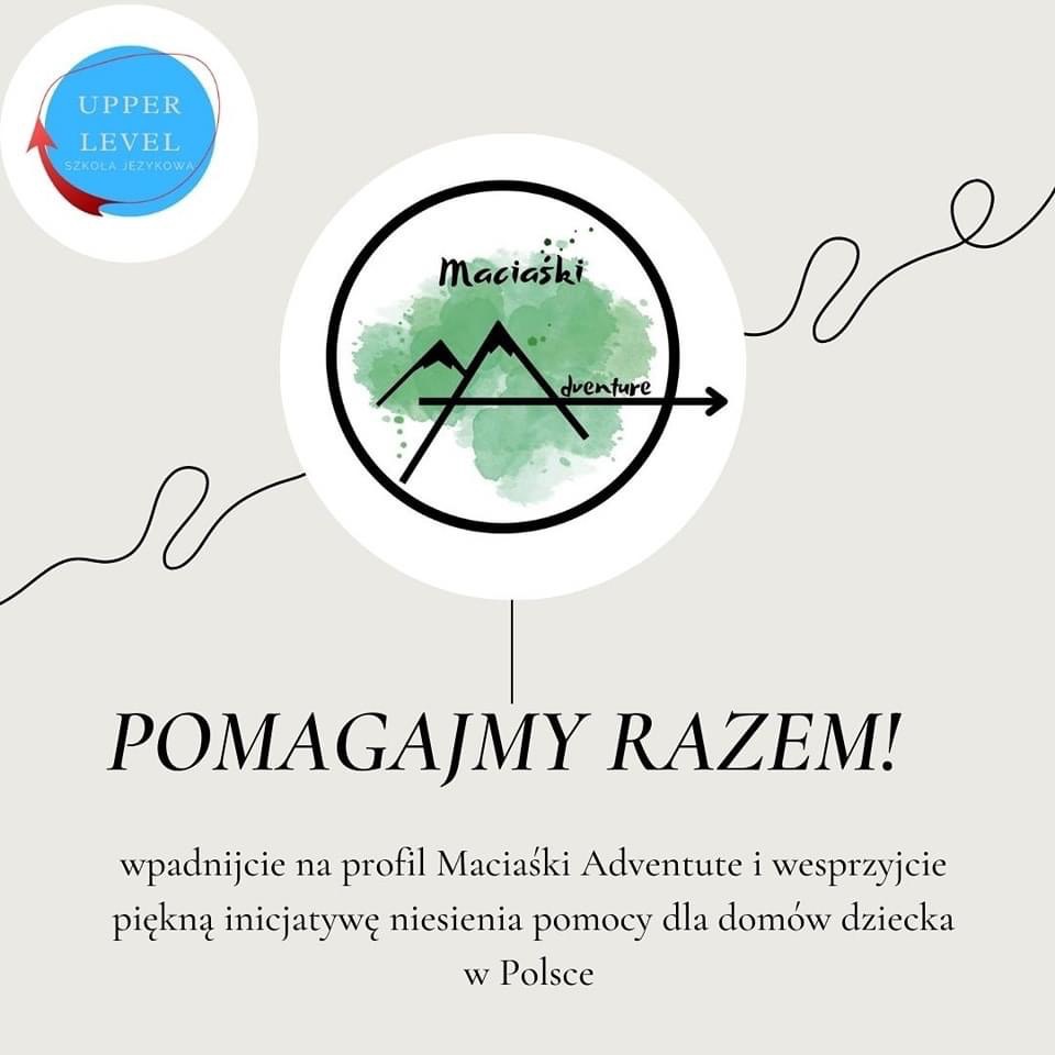 Grafika reklamowa z logo szkoły językowej Upper Level i logotypem Maciaski Adventure, zachęcająca do wsparcia inicjatywy pomocy dla domów dziecka w Polsce.