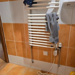 Przeróbka hydrauliczna w starym budownictwie-poprzednia instalacja nie nadawała sie do ratowania, dlatego nowa instalacja poprowadzona była na wierzchu. Cz. 1