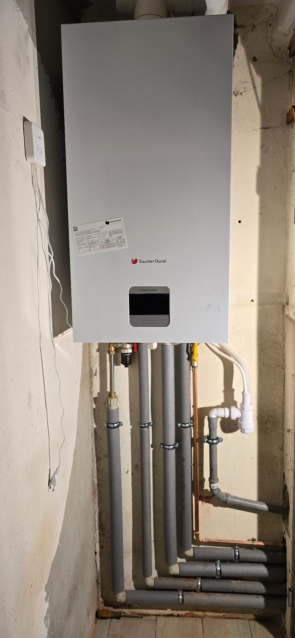 Kocioł gazowy firmy Saunier Duval 2 funkcyjny-do podgrzewu wody użytkowej oraz centralnego ogrzewania