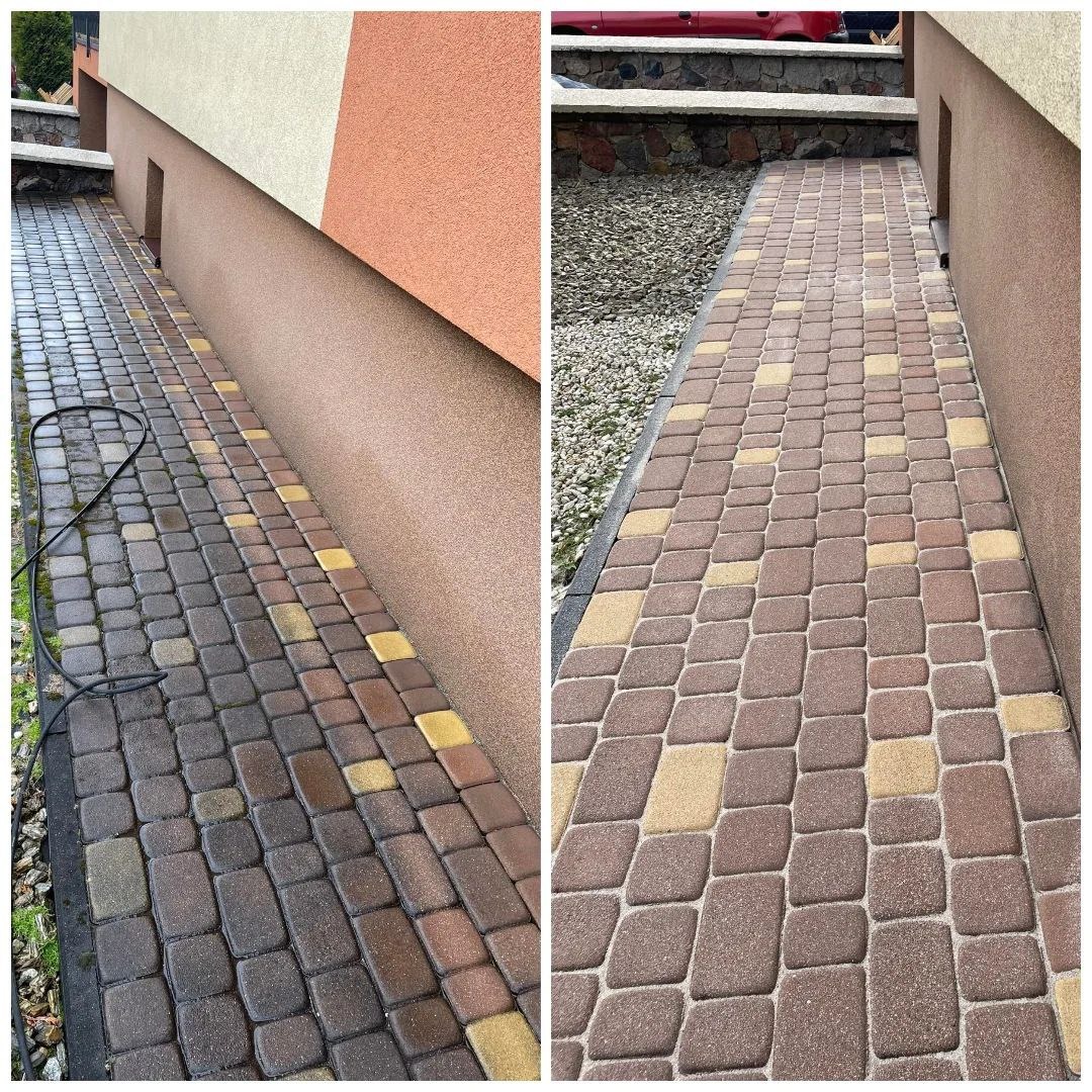 Porównanie kostki brukowej przed i po czyszczeniu przy budynku z elewacją w odcieniach beżu i brązu. Widoczna różnica w kolorze i czystości.