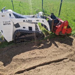 Bobcat mt55 z glebogryzarką separacyjną