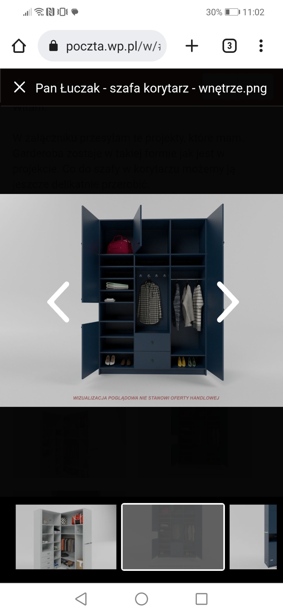 Wizualizacja poglądowa: otwarta, niebieska szafa z półkami, szufladami i wieszakami, prezentująca przechowywane ubrania, buty i torbę w uporządkowany sposób.