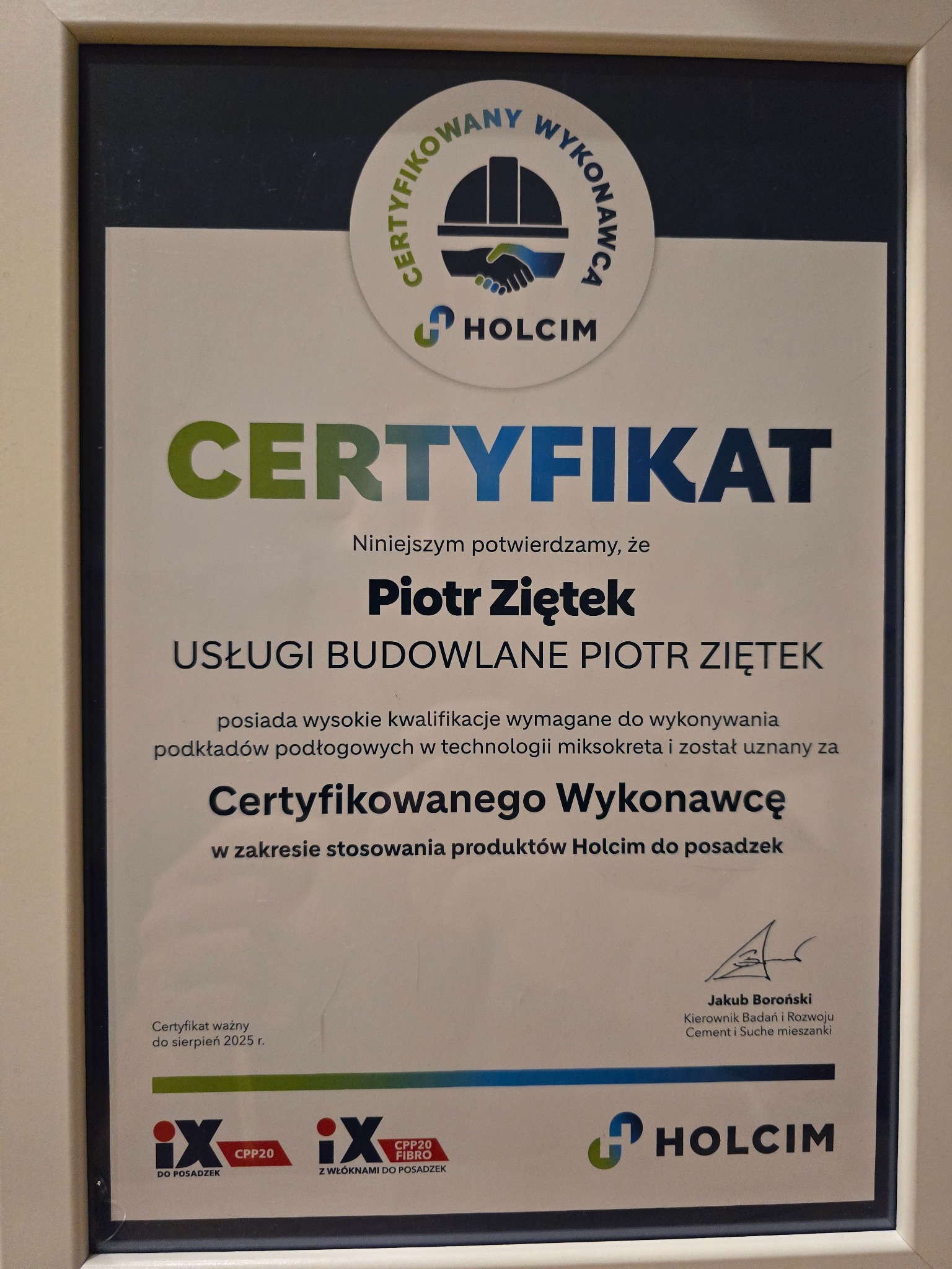 Certyfikat firmy z Radomia potwierdzający kwalifikacje do wykonywania podkładów podłogowych w technologii miksokreta i stosowania produktów Holcim do posadzek.