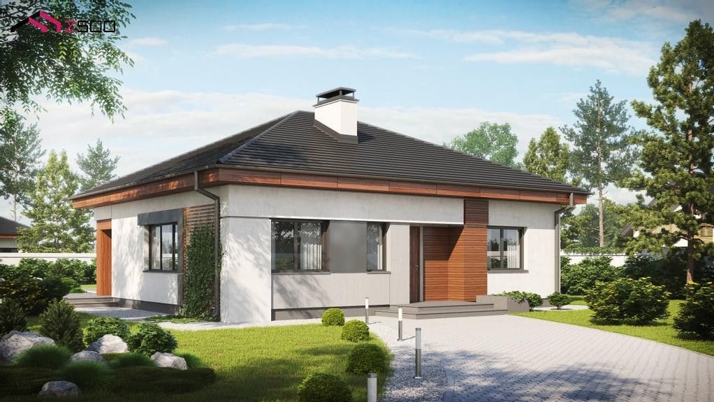 Parterowy dom z białymi ścianami, ciemną dachówką i drewnianymi elementami elewacji, otoczony zielenią i brukowanym podjazdem.