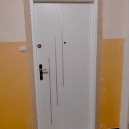 Drzwi z montażem ALFA Mirosław Białon - Doskonała Wymiana Drzwi w Bloku Katowice