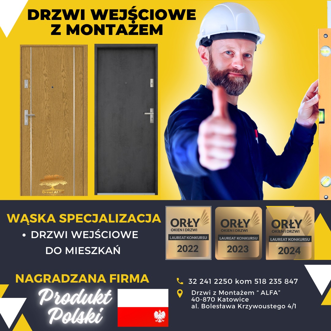 Plakat reklamowy prezentujący dwie różne drzwi wejściowe obok uśmiechniętego montera w kasku, trzymającego poziomicę i kciuk w górę, z nagrodami firmy w tle.