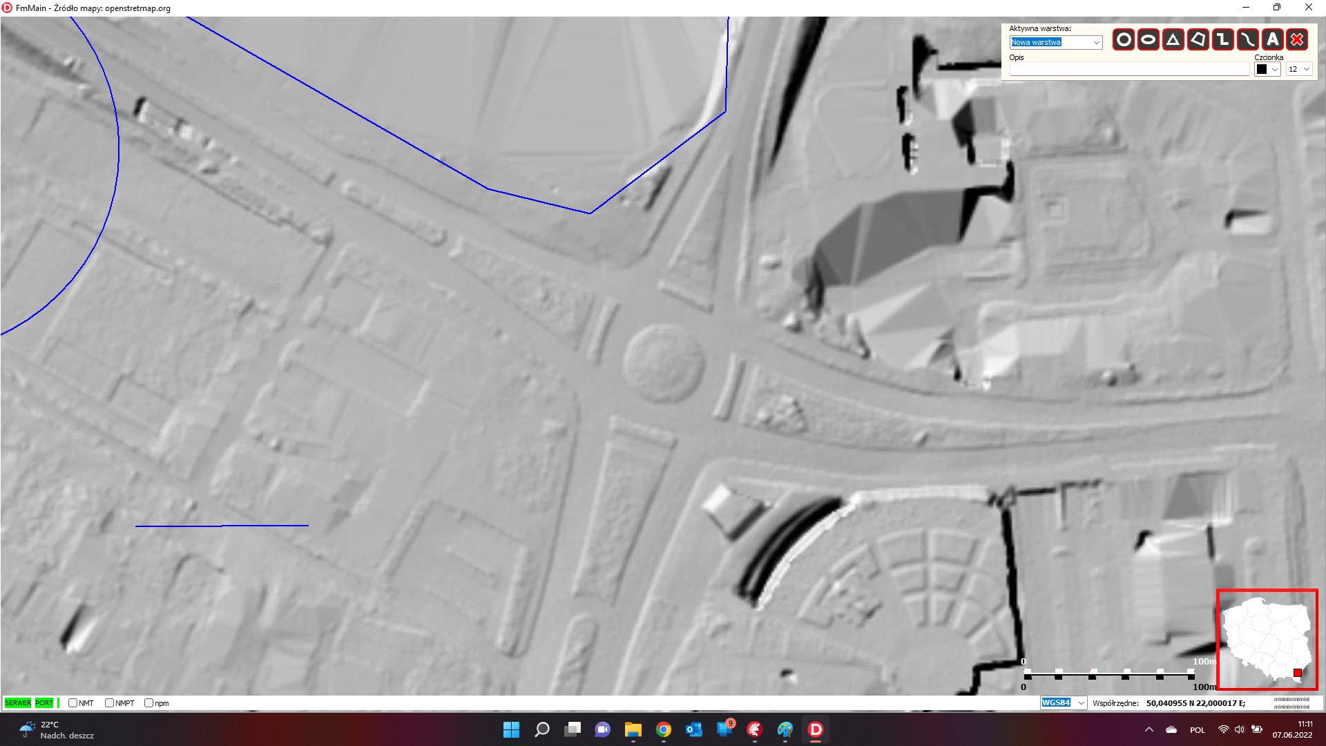 Aplikacja mapowa prezentująca cieniowany model terenu z zaznaczonymi drogami, budynkami i rondem, w oknie programu z widocznymi narzędziami do edycji warstw i opisów. Mapa zawiera informacje...
