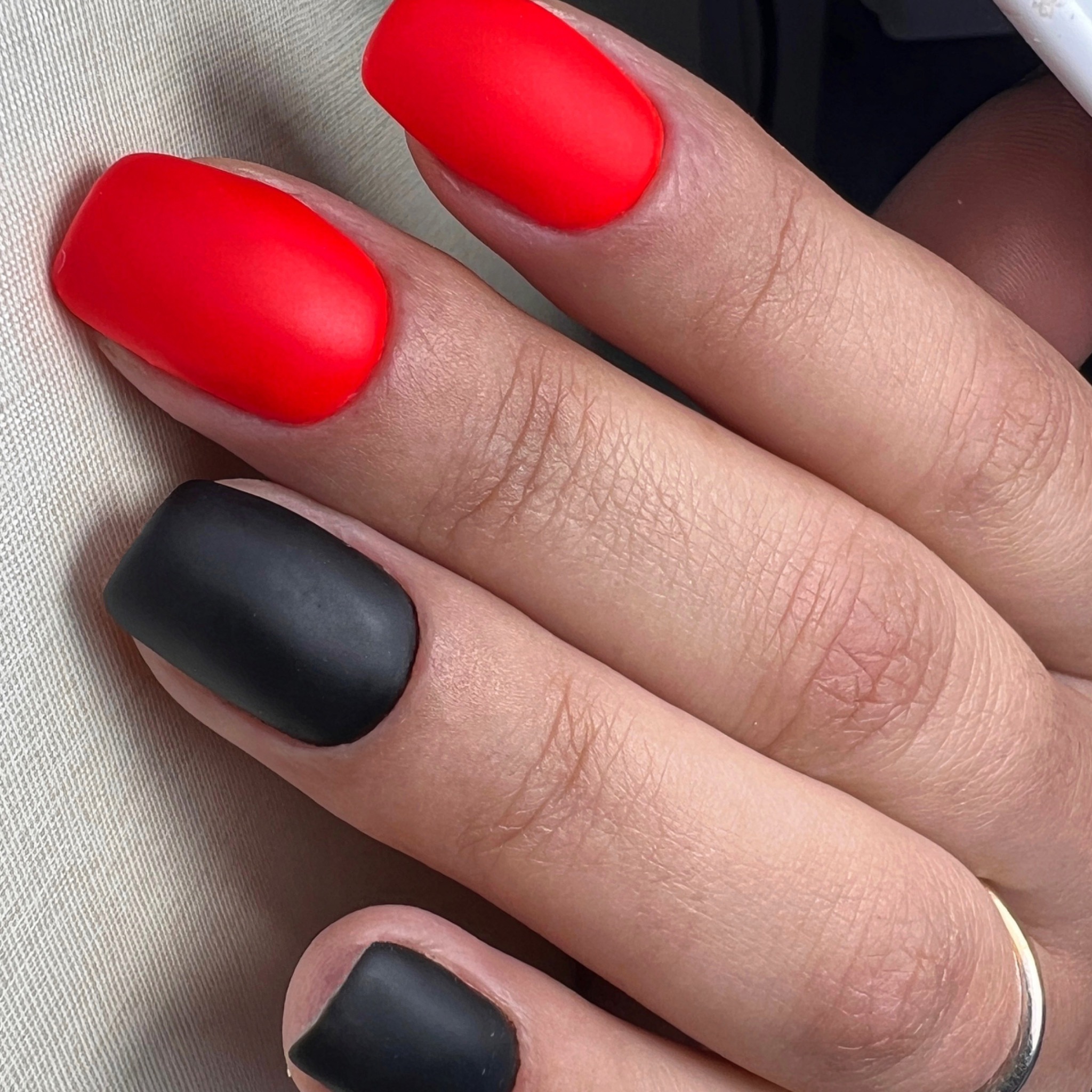 Manicure hybrydowy - 90 zł